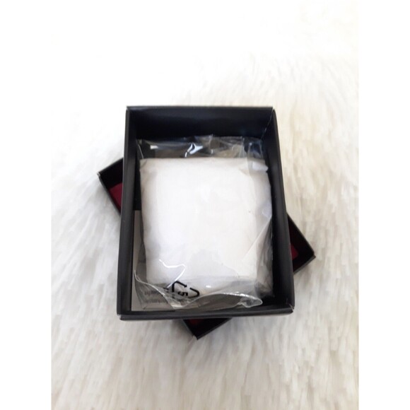 AVON ANIMAL PRINT LOCKET NECKLACE "GIRAFFE" (SILVERTONE ONLY) "RARE" ~NEW SEALED - Picture 2 of 6